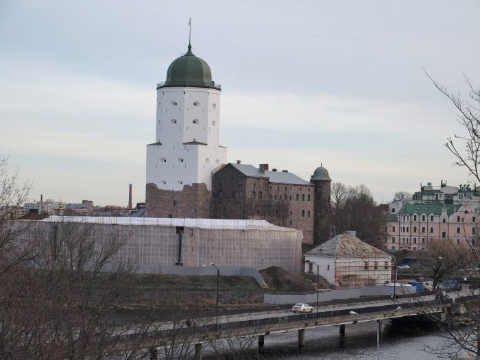 Viipurin linnaan vangitut suojeluskuntalaiset antoivat valomerkkejä ikkunasta. Linnaa korjattiin syksyllä 2018. – Kuva Lasse Koskinen.